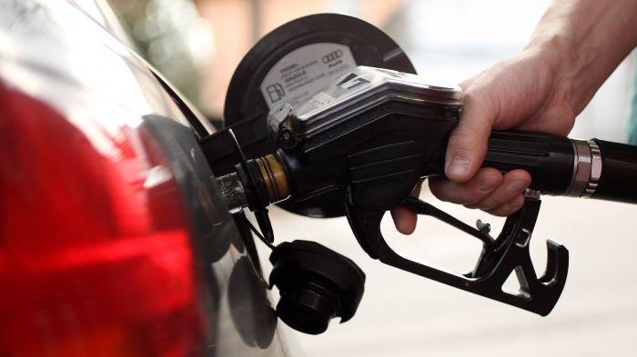 Куриоз: Бензинът по-скъп при по-евтин петрол!