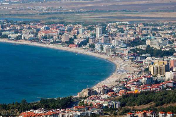Разпродават хотели за 150 милиона по морето