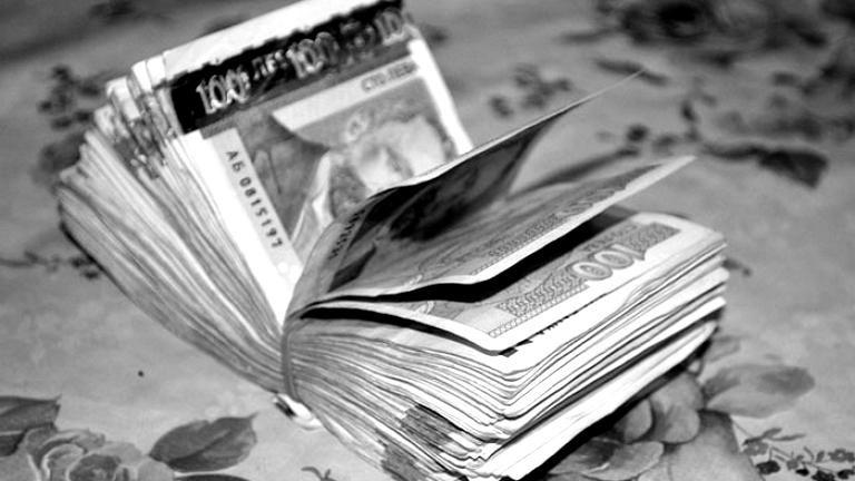 768x432 10 blackwhite