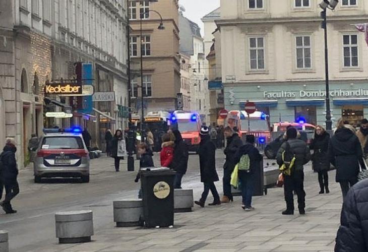 Кръв се лее по улиците на Виена, мъже започнаха да стрелят в пълно заведение