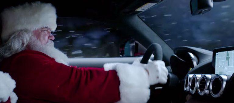 СЕИР: Полицията издирва крадлив Дядо Коледа, задигнал луксозен Мерцедес