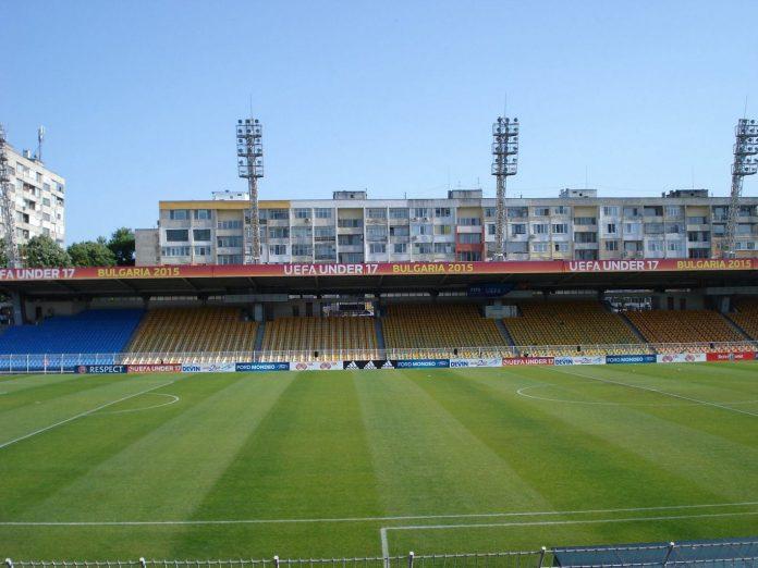 Община Бургас купува стадион „Лазур“