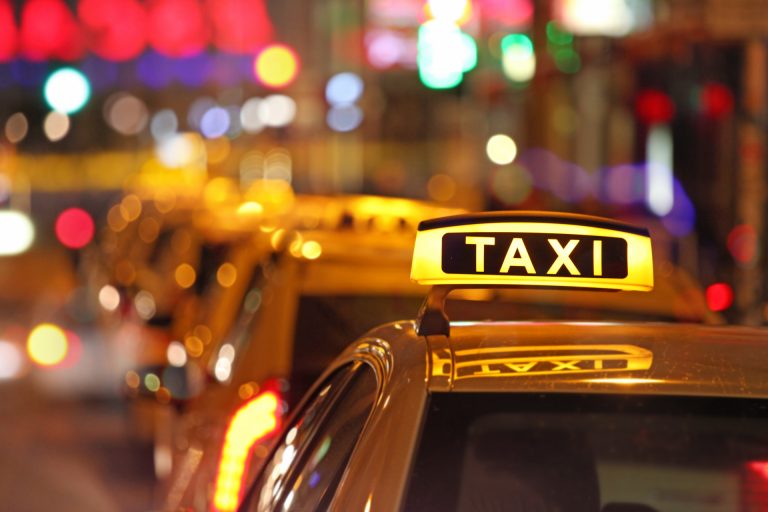 Пловдивски таксиджия потроши кола след спор с друг шофьор