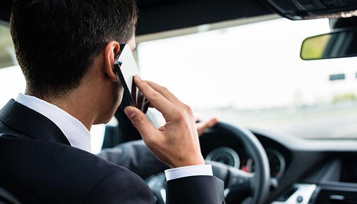 Експерт: Ползването на телефон в колата е опасно колкото високата скорост