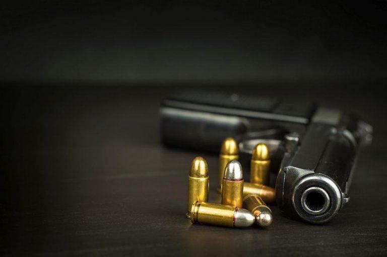 Куриоз в Нова Загора: Пистолет гръмна в кобура на полицай и уцели производител на дрога