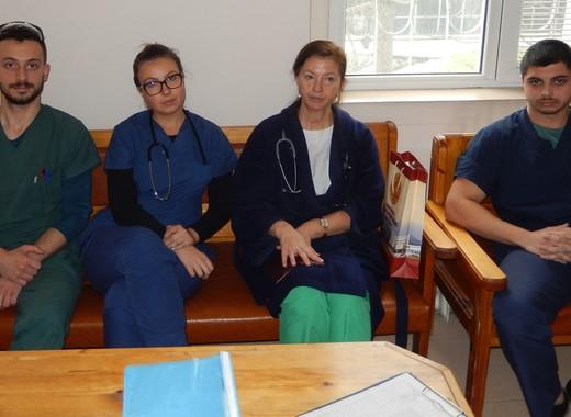 medium prof. Pekova i studenti