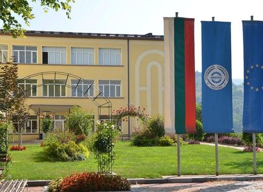 medium campus10 flags