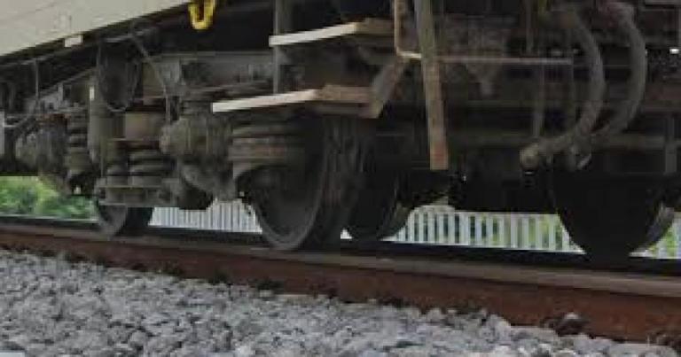 Жестока трагедия край Карлово! Жена се хвърли под товарен влак