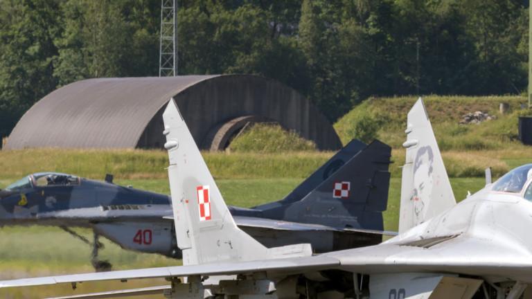 Медии съобщават за отвлечен полски военен самолет