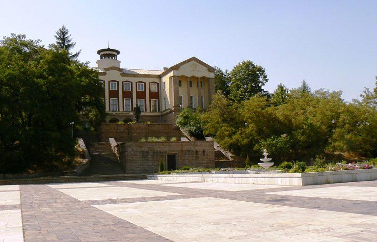 1200px Bratsigovo library