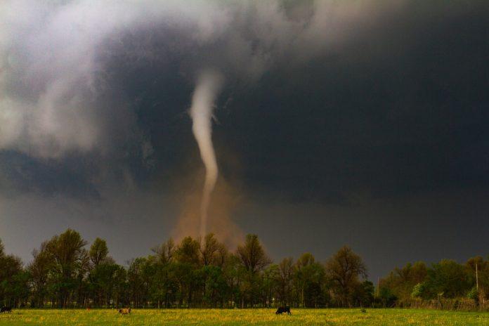 tornado chasing in kansas