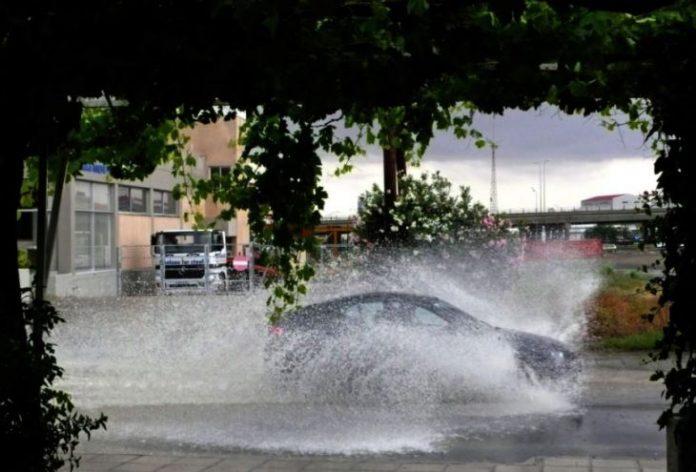 Апокалипсис в Кипър, улиците се превърнаха в червени реки