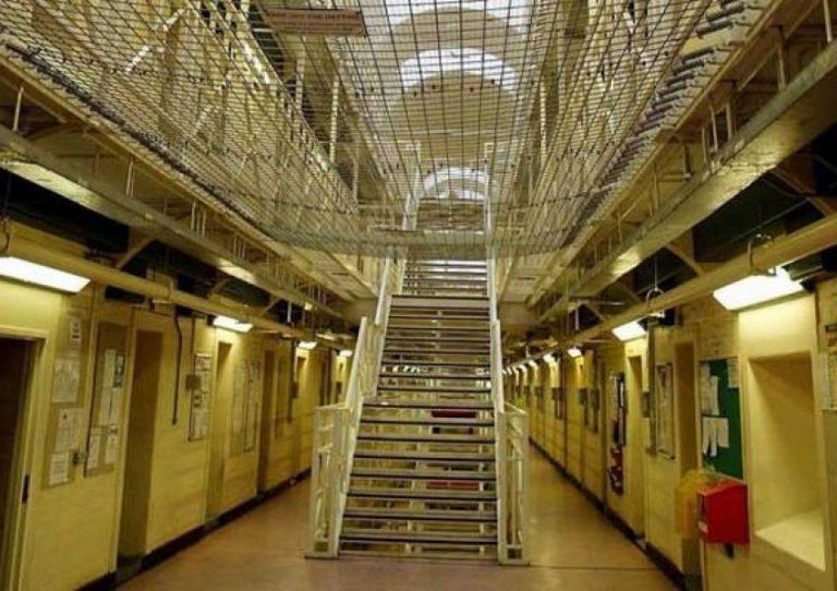 Срамен скандал в затвор във Великобритания