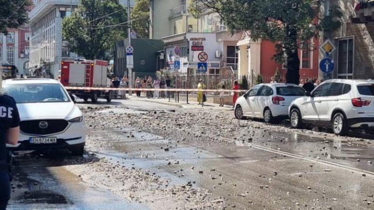 Брутален врящ гейзер в центъра на Плевен