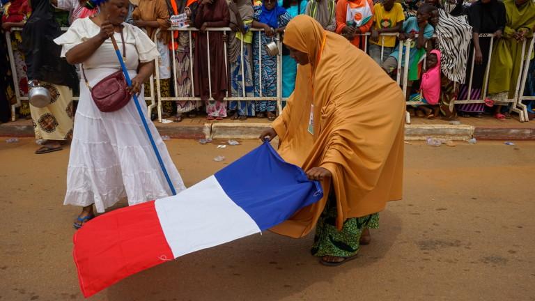 Women rally against French military in Niamey