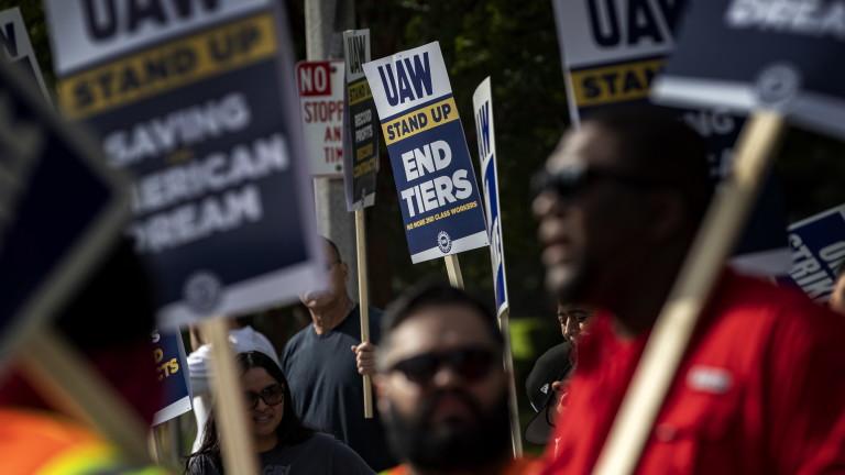 United Auto Workers union extends strike throughout the US