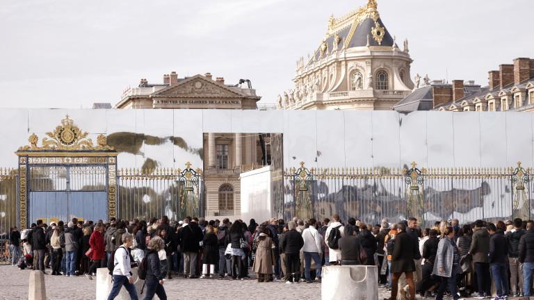 Versailles castle evacuated after bomb alert