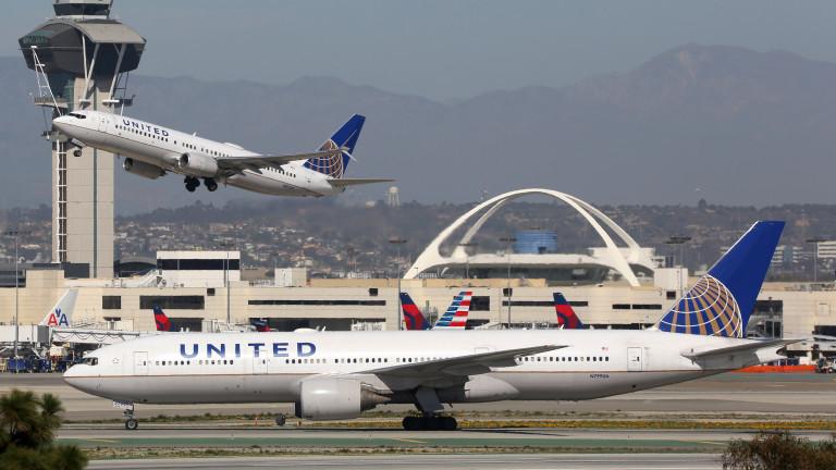 United Airlines airplanes Los Angeles International Airport