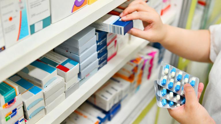 Pharmacist holding medicine box and capsule pack