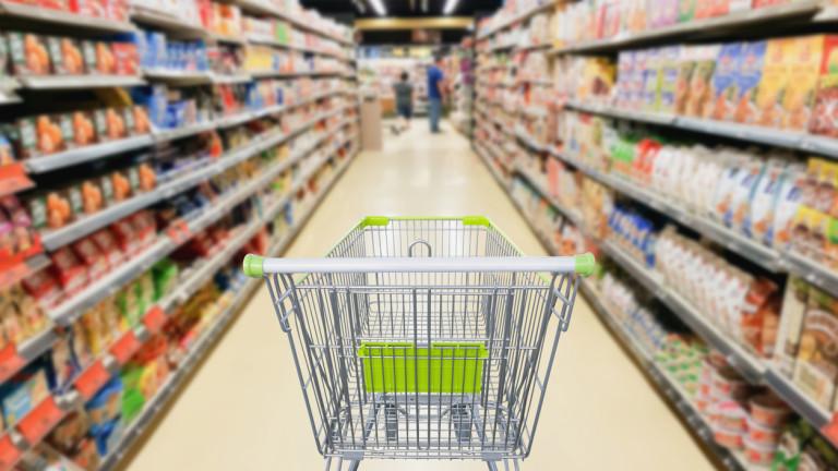 Supermarket aisle with empty shopping cart business concept