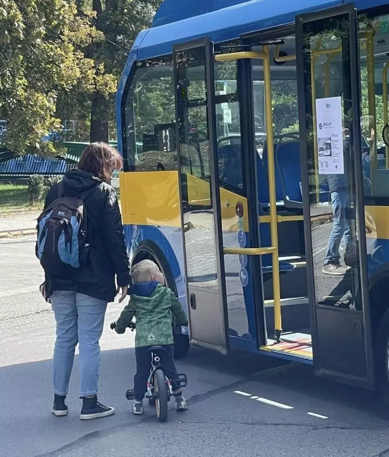 dete avtobus.jpg