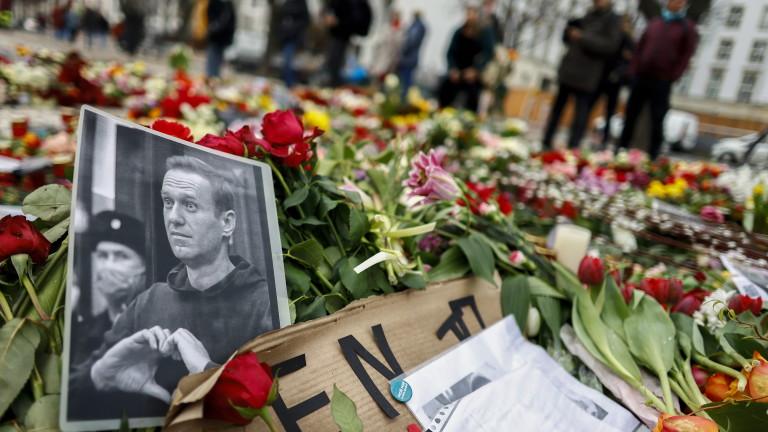 Floral tributes outside Russian embassy in Berlin following Navalny's death