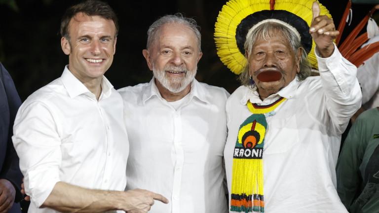 Brazilian president Lula receives French counterpart Macron in the Amazon