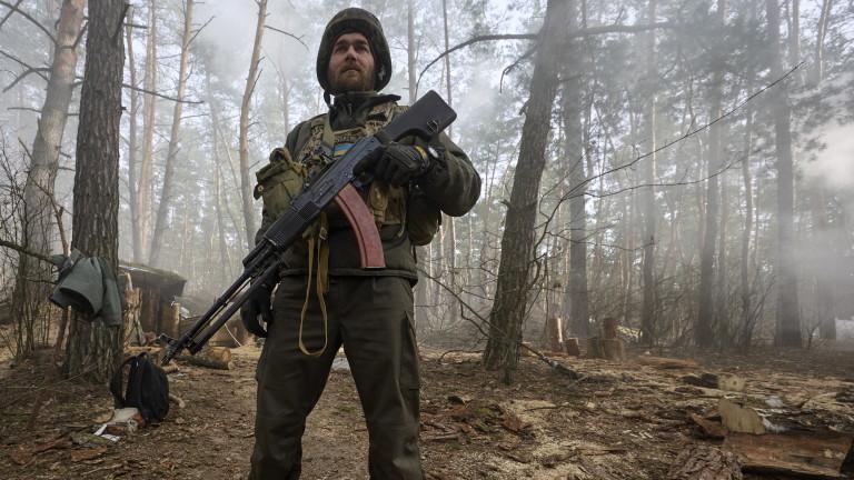 Soldiers of Ukrainian National Guard receive training near Kharkiv