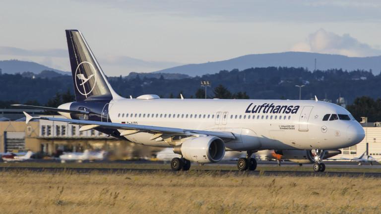 Lufthansa Airbus A320 on the runway at airport Graz departing for a flight to Munich