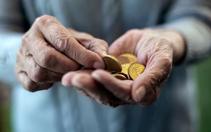 pari bednost dohodi pensii.jpg