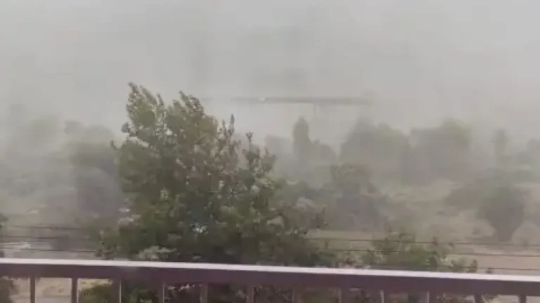 България гори, но в Берковица се изсипа брутална градушка